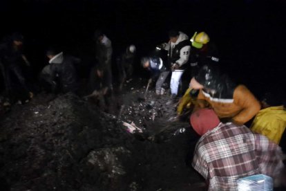 Más de 500 personas se unieron a la minga para el rescate.