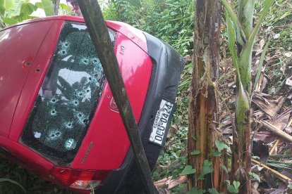 Más de 20 disparos recibió el auto que conducía la víctima.