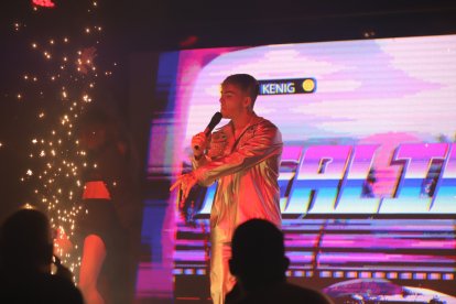 Tras la rueda de prensa, KeniG presentó su nueva canción.