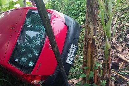 El vehículo en el cual viajaba la víctima quedó entre unas plantaciones de banano.