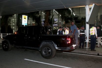 En una lujosa camioneta color negro se retiró Felipao del aeropuerto internacional José Joaquín de Olmedo.