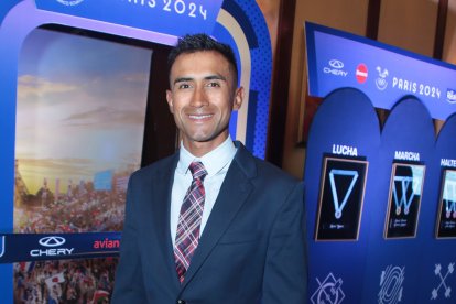 GALA OLIMPICA 2024. MEJORES DEPORTISTAS DE LA TEMPORADA. BANKERS CLUB. ENTREVISTAS PERIODISTA:  CHRISTOPHER MONTALVAN . AG-EXTERNOS.