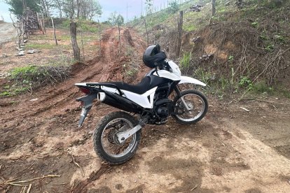 La motocicleta empleada en el atentado contra el alcalde fue encontrada abandonada en las cercanías del lugar.