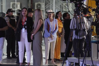 Llegada de las candidatas, algunas acompañadas d sus binomios, además d otros actores políticos.