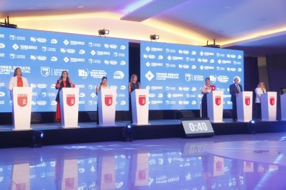 El debate vicepresidencial empezó con retraso y fue dividido en dos bloques.
