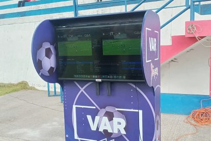 Dos de las cuatro cámaras destinadas a registrar los cotejos: una en cada arco, y dos en cada lado de la cancha, a lo largo.