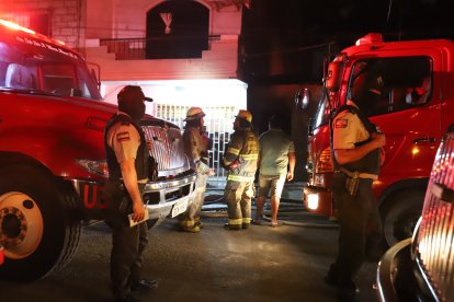 Cerca de 30 bomberos asistieron la emergencia de incendio.