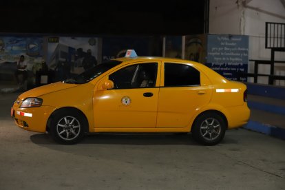 El taxi en el que habrían metido a la asambleísta.