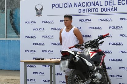 El sujeto fue aprehendido en una gasolinera, en el cantón Durán.