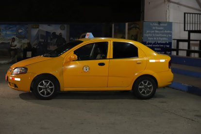 El taxi en el que se cometió el delito quedó
 retenido.