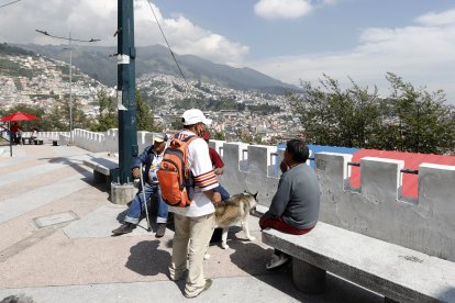 En el trayecto hay miradores que suelen estar ocupados por bebedores.