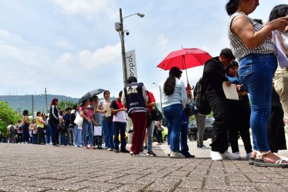 Largas filas para las admisiones en la Espol.