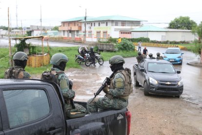 El procedimiento contó con la participación de agentes policiales, personal de las Fuerzas Armadas y uniformados de la Autoridad de Tránsito de Durán