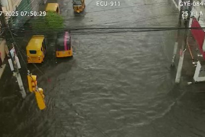 Inundación en las calles 25 y K, en el suburbio.