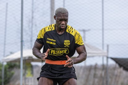 Felipe Caicedo ha entrenado con normalidad en la pretemporada de Barcelona