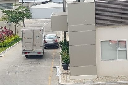 Los cuerpos fueron llevados hasta la morgue de la ciudad, en Manabí.