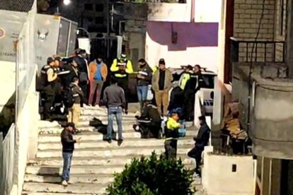 El presunto delincuente intentó primero robar en un domicilio y después al intentar huir, sacó un cuchillo para herir a los policías y fue abatido.