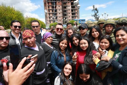 Daniel Noboa con simpatizantes en Riobamba.