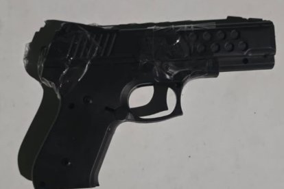 Esta era la pistola de juguete con la que amenazaban a sus víctimas.