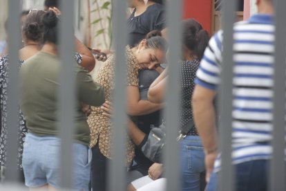 Vecinos y familiares están aterrados por la noticia.