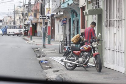 Al que le querían robar recién llegaba a su domicilio.