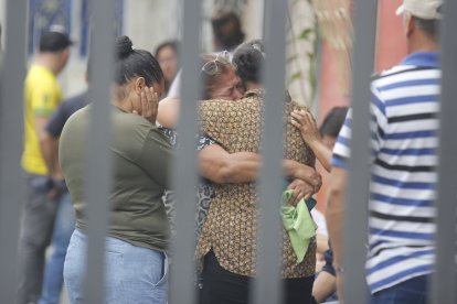 Familiares de la pareja lloraban desconsolados tras describir la tétrica escena.