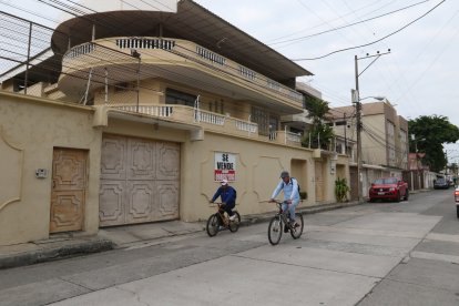 En La Saiba, Los Almendros y ciudadela 9 de Octubre se han puesto casas en venta debido a que los vecinos han comenzado a ser extorsionados.