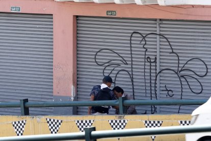 A pocos metros se registró un asalto. Le quitaron una maleta a un hombre.