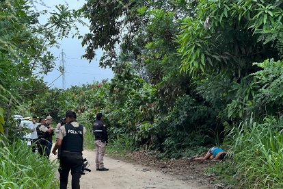 La víctima vestía  short  y blusa y presentaba signos de tortura.