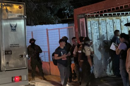 Los agentes buscan a la hija de la víctima.