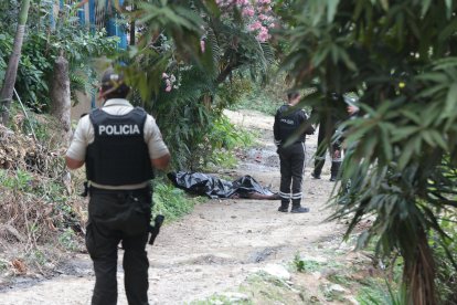 La edad de la mujer baleada sería de entre 20 y 30 años.