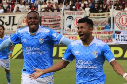 Angelo Quiñónez (i) y Joao Rojas también militaron en clubes de Perú