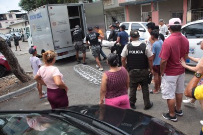 La Policía realizó el levantamiento del cuerpo.