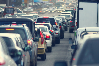 El Pico y Placa en Quito busca reducir la congestión vehicular y la contaminación ambiental en horas pico, limitando la circulación de ciertos vehículos según el último dígito de su placa.