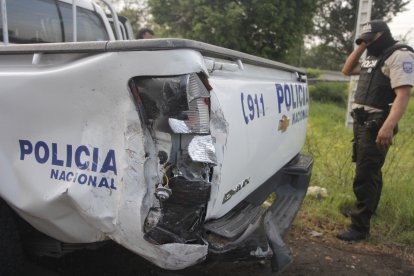 Una de las patrullas fue chocada.