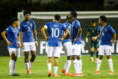 Kendry Páez (10) es uno de los más criticados de La Tri en el Sudamericano Sub-20, tras caer ante Colombia