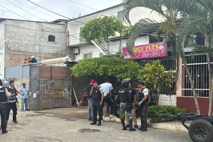 Padre e hijo asesinados en Manta tenían antecedentes por robo de vehículos.