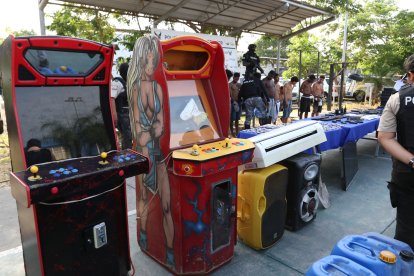 Hasta maquinitas había en la evidencia.