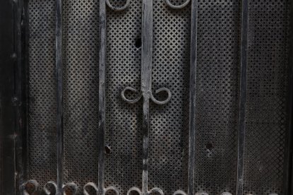 Los daños en la vivienda por las balas.