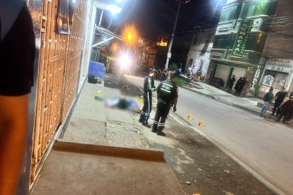 Otro de los ciudadanos baleados murió fuera de la licorería.