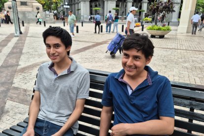 Joel y John Malan, ciudadanos.