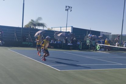 La dupla ecuatoriana conformada por Andrés Andrade y Diego Hidalgo logró una victoria clave en los Playoffs de la Copa Davis.
