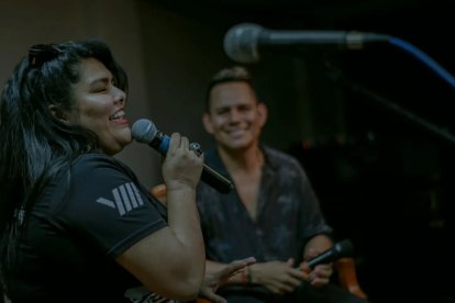 Yanina Murga con Jonathan Luna, uno de sus alumnos.