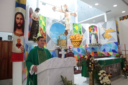 El padre Yair Rodríguez oficiará misas de sanación en la iglesia de la Virgen Madre de Guayaquil.