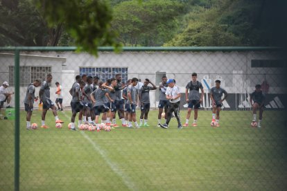 Jorge Célico busca que su equipo mejore en la elaboración de las jugadas y la definición.