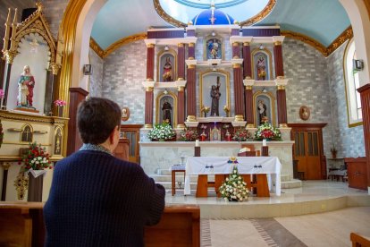 En una foto anterior se aprecia el Sagrario en su sitio.