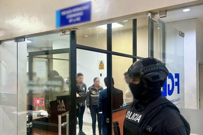 Varias oficinas fueron allanadas por la Policía Nacional.