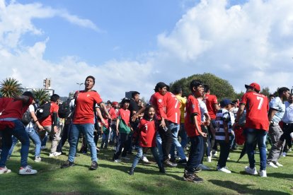 Los aficionados del Bicho hicieron su tradicional festejo de gol.
