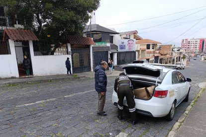 Un vecino se percató del asalto y alertó a la policía.