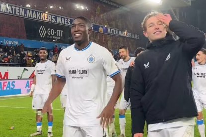 Joel Ordoñez (i) defensor central del Brujas de Bélgica.